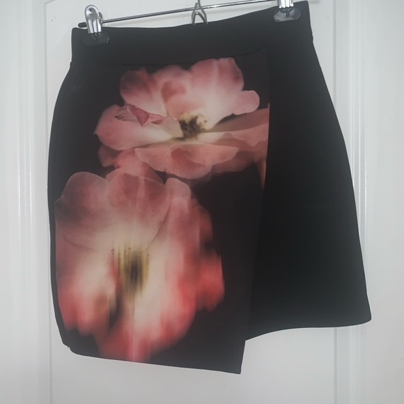 Topshop Black Faux Wrap Neoprene Flower Mini Skirt - Picture 2 of 3